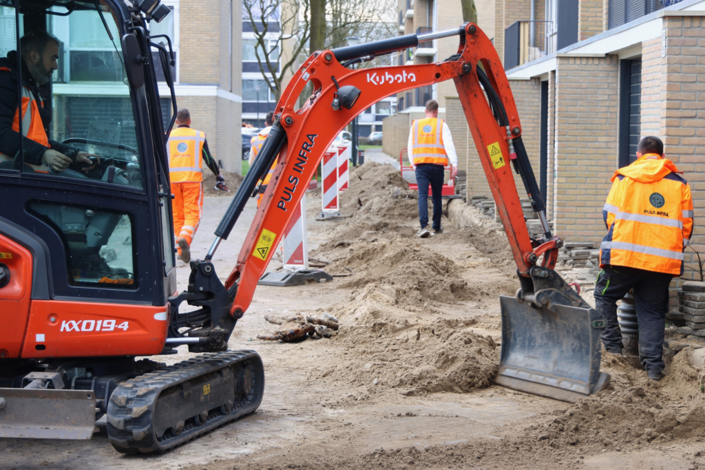 Detail van kabelmontage in ondergrondse infrastructuurproject