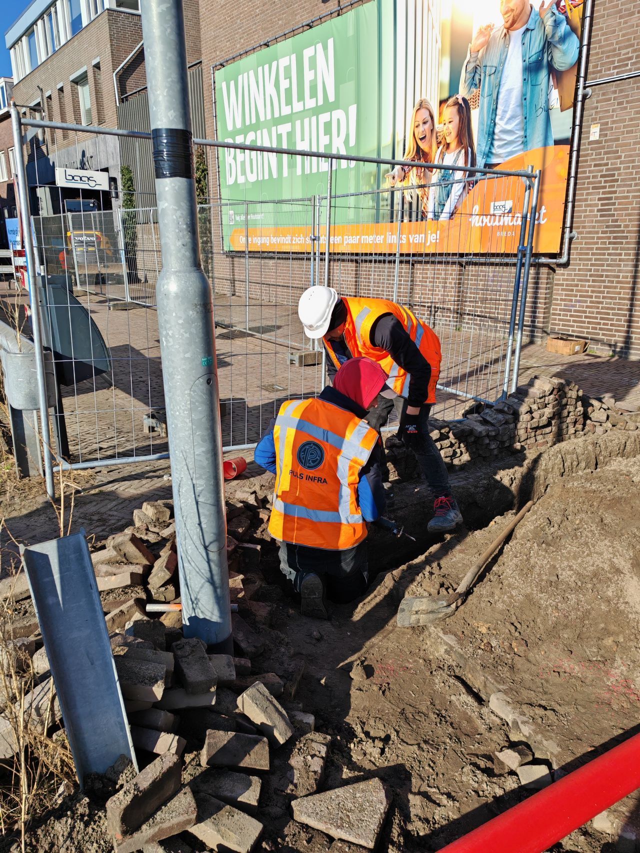 Hier wordt een van de laagspanningsprojecten uitgevoerd in Breda